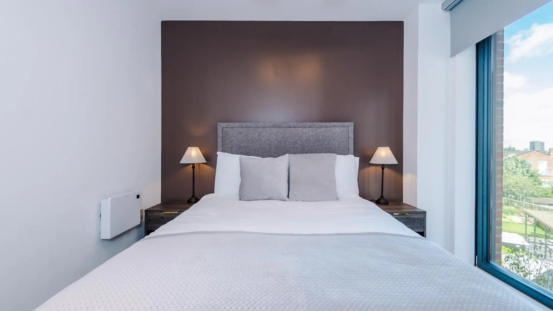 Premium 3 Bed Apartment City Centre - Free Parking Leeds  Leeds (West Yorkshire)